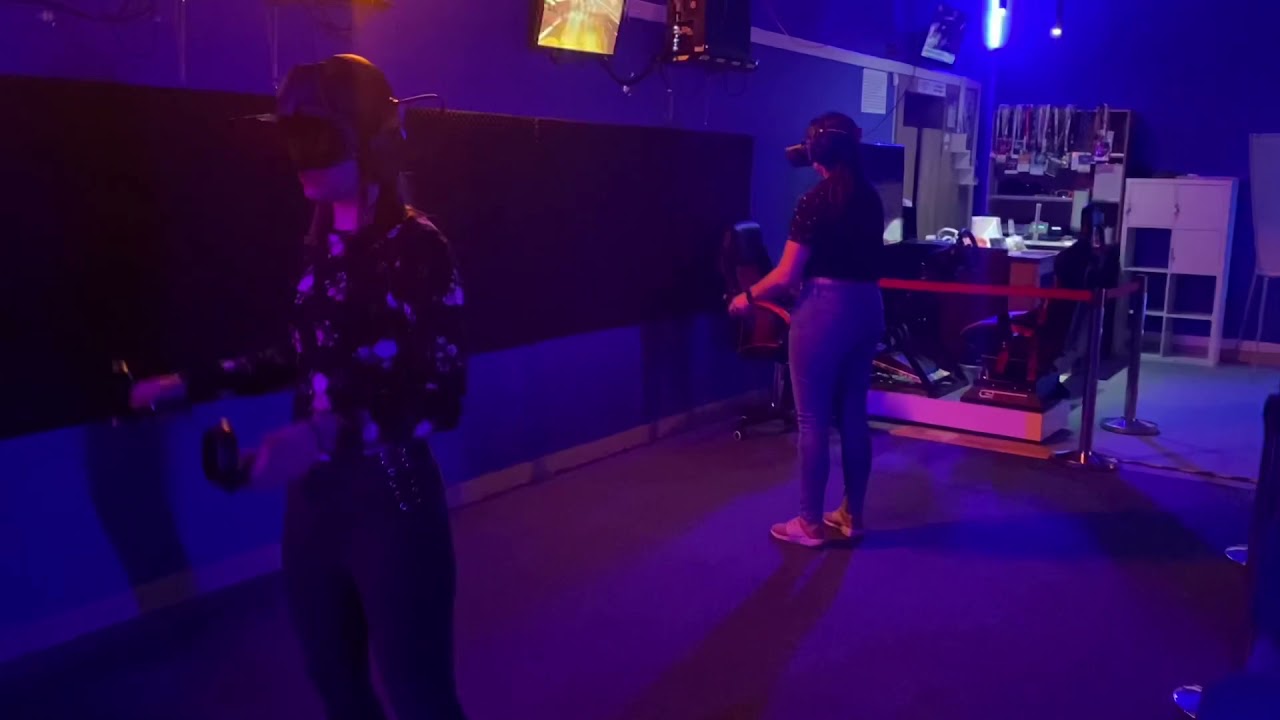 Zabawa w salonie gier VR w Katowicach