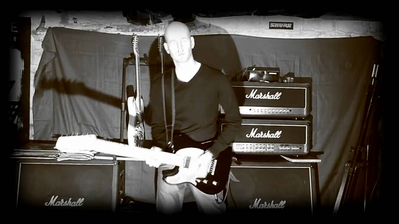 RIP Gary Moore by Gary Roch - Parisienne Walkways [OFFICIAL MUSIC VIDEO]
