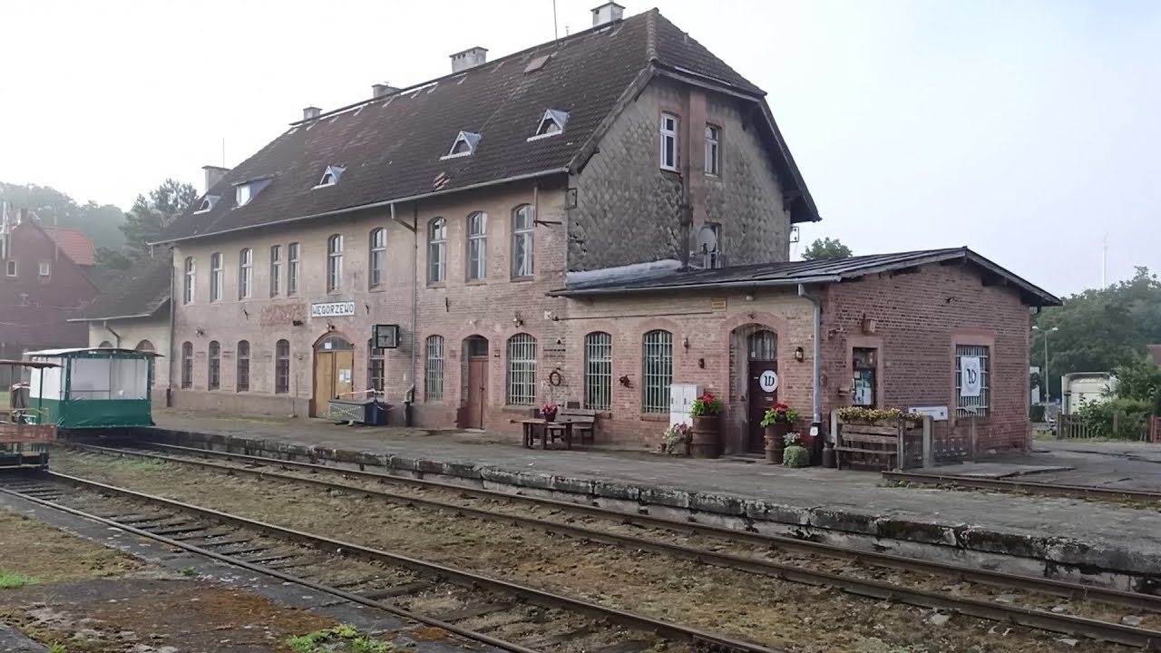 Szlakiem dawnej linii kolejowej Węgorzewo - Gierdawy.