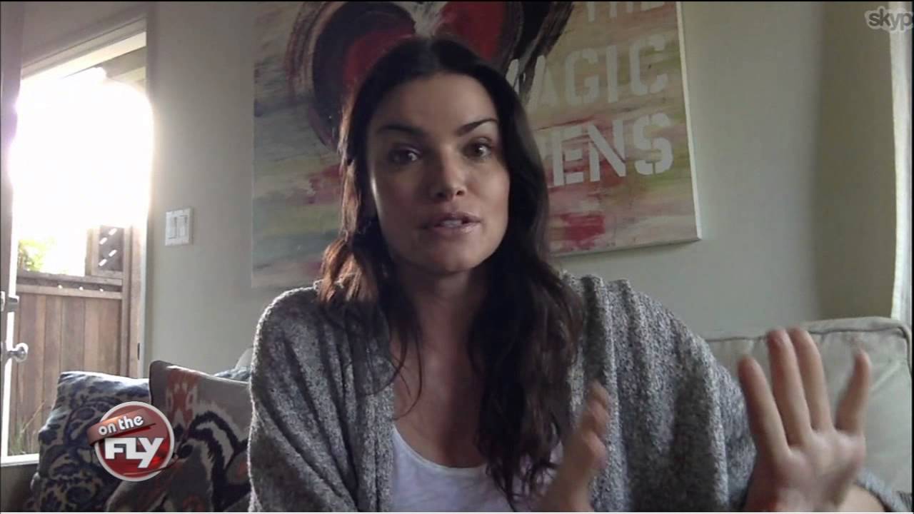 Bachelor star Courtney Robertson dishes on the show