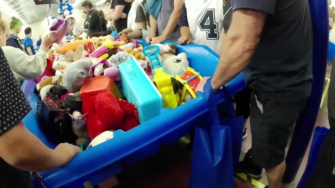 Opening Day of Tulsa Goodwill Bins !