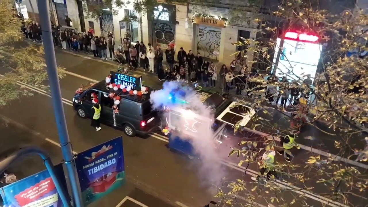 Cavalcada del Pare Noel Barcelona 2023 al Carrer de Sants!!!! 17/12/2023