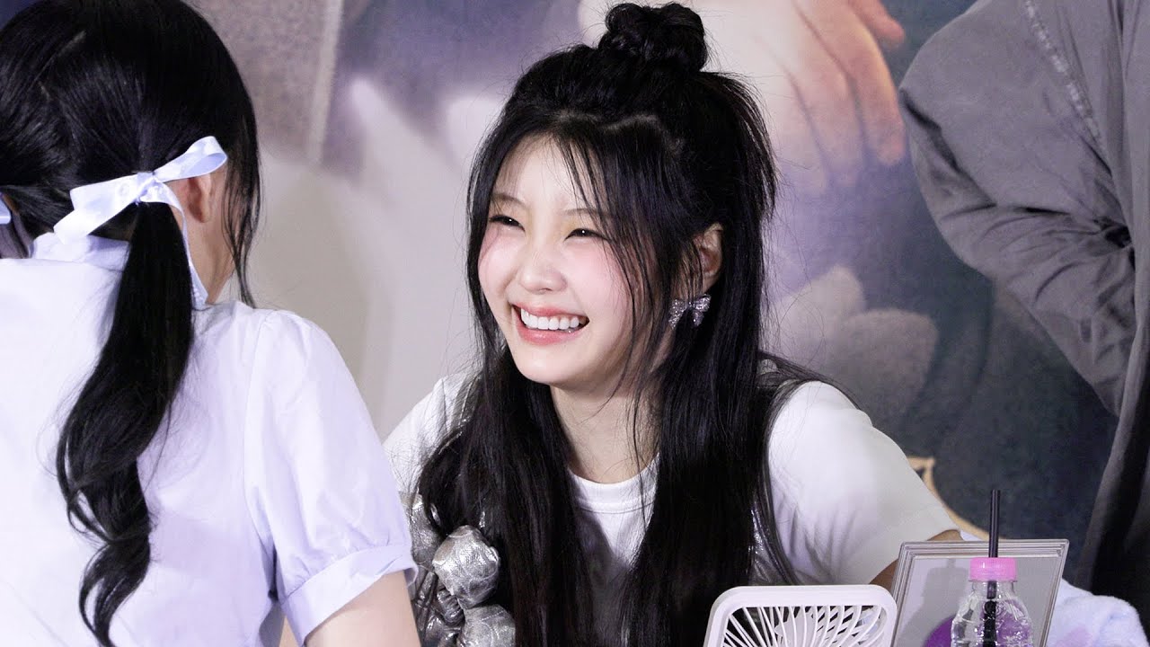 아일릿(ILLIT) 사인 중인 원희 (WONHEE's Fansign) | 'bomb' Fansign Event • 250624