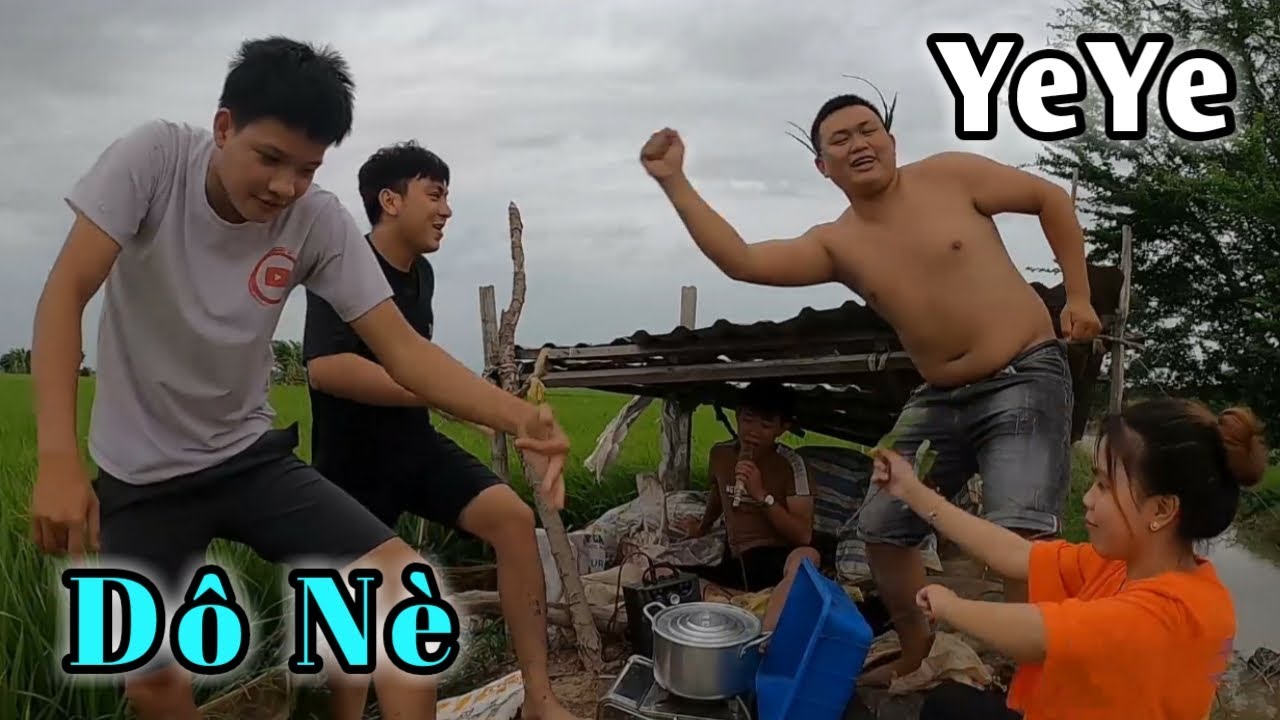 Ra Đồng Mò Cua Bắt Ốc  Tránh Dịch Nào Các Cục Vàng