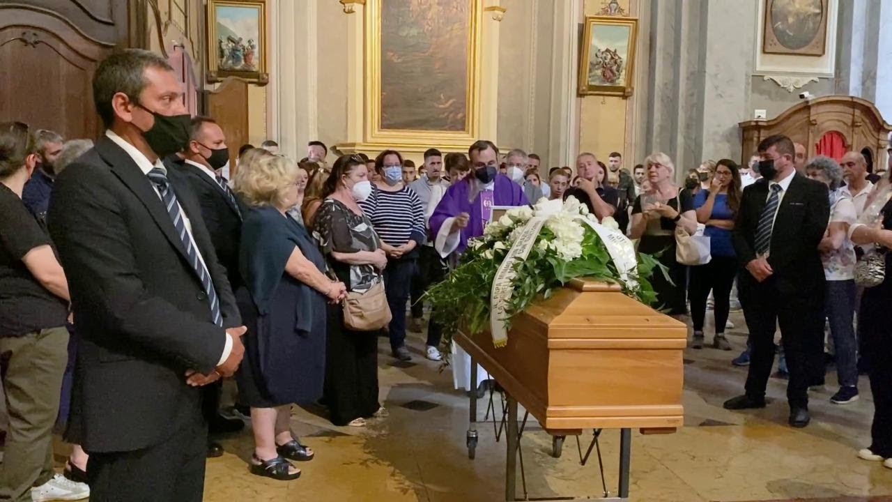 Una folla per l'addio al 27enne morto in moto a Santa Giuletta