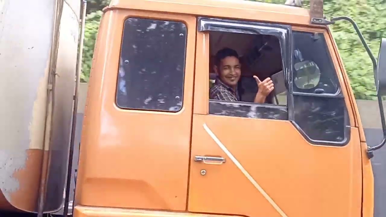 Rombongan Fuso Oren 6x4 tangki CPO sumber pengangkut minyak sawit