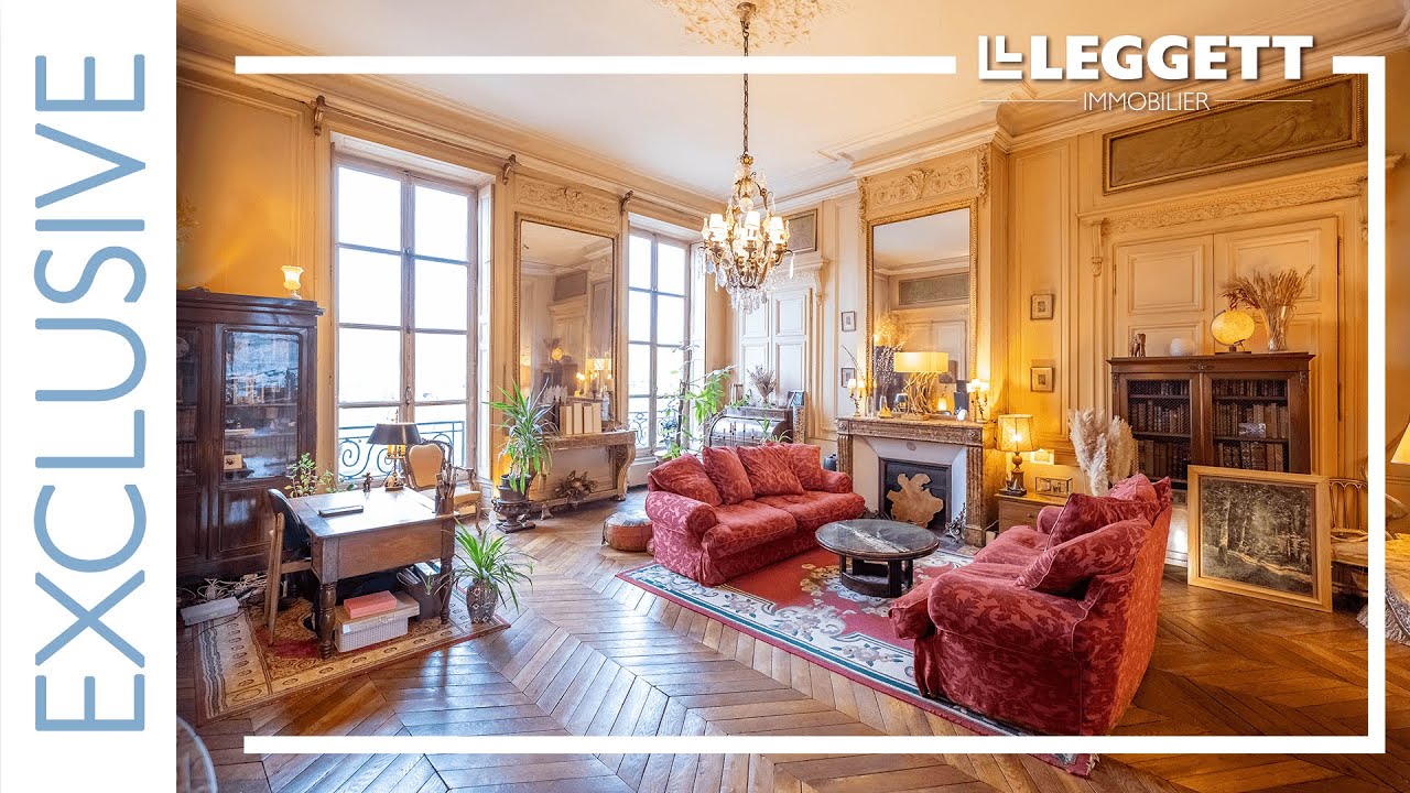 SOLD | Character apartment with views of Paris, located on the Quai de Bourbon - Ref. A10619