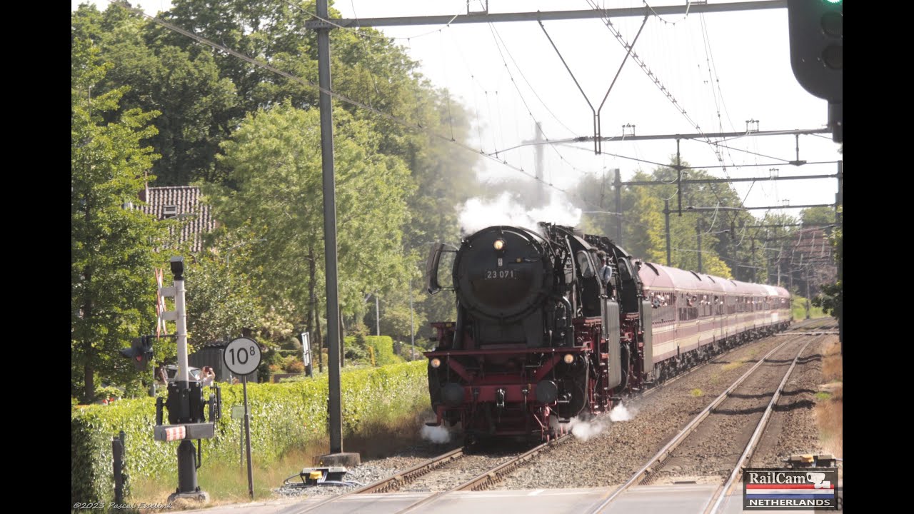 VSM 23 071 en 23 076 passing Twello with a Sonderzug to Amsterdam