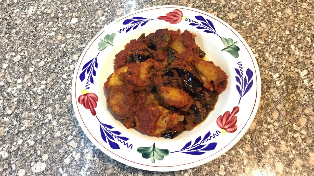 Moussaka (Egyptian Braised Eggplants) ‏( المسقعة المصرية )