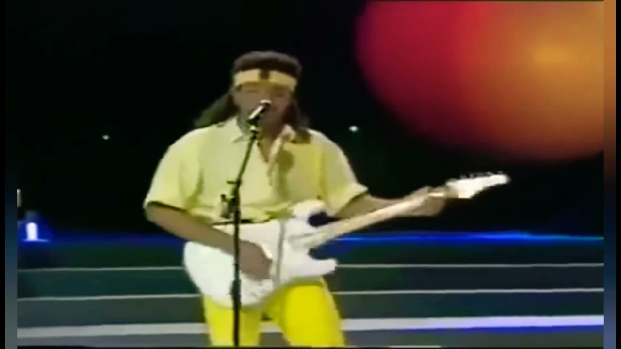 Rob Pilatus playing guitar in the band 