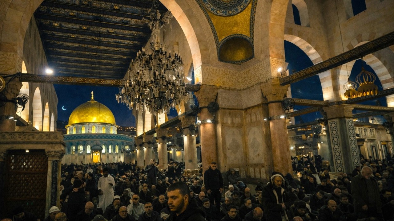 Friday :  Fajar Prayer inside Al AQSA Mosque || نفل صلاة الفجر فی المسجد الاقصی المبارک