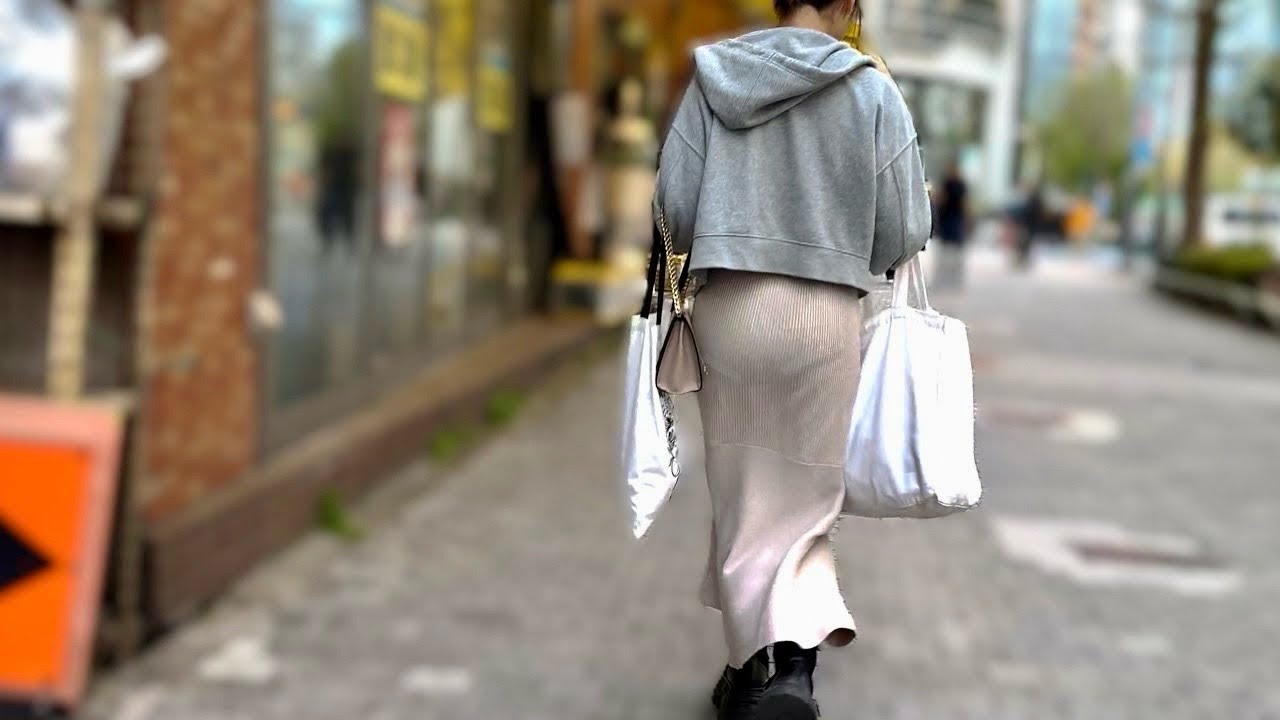 グレージュの歩道【A greige sidewalk】