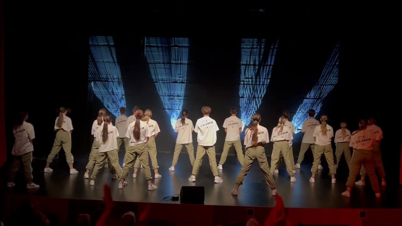 I.D Crew -  Samuel`s Berlin deutsche Jugendmeister des UDO als Special Act im Centre de Francais