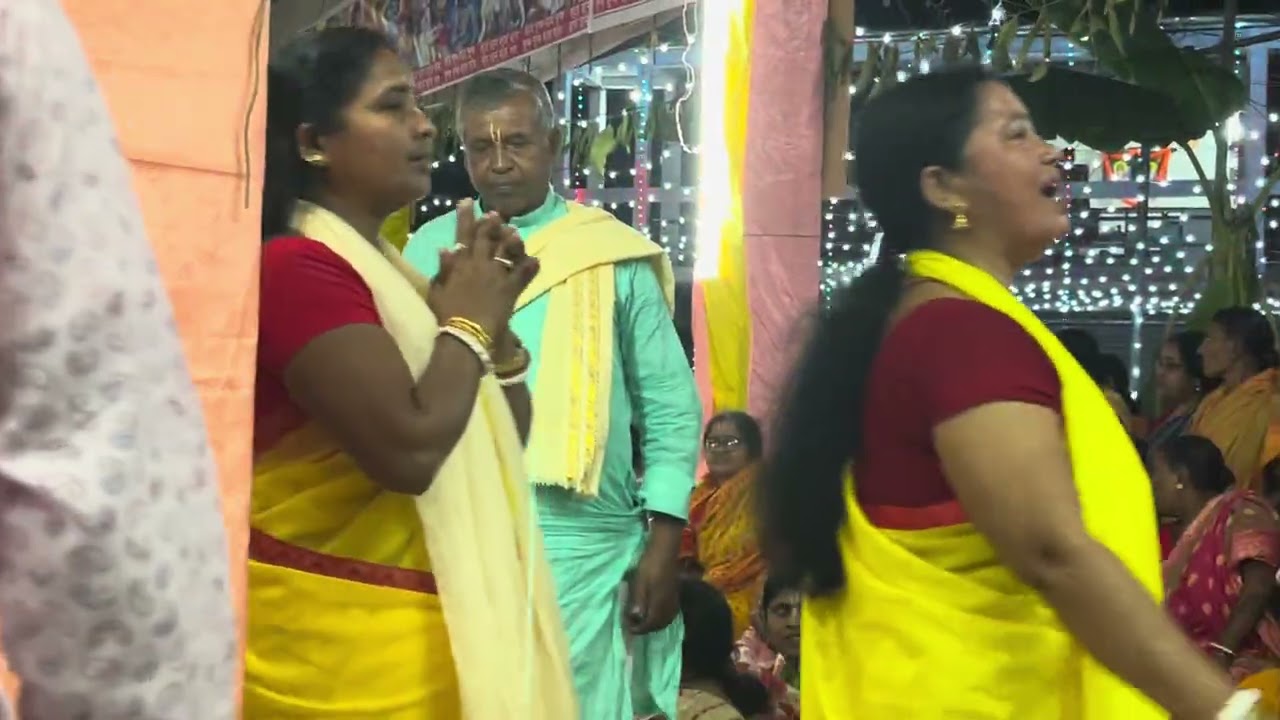 এক দল আসল একদল নামল অপূর্ব কীর্তন একবার সুন্নুন 