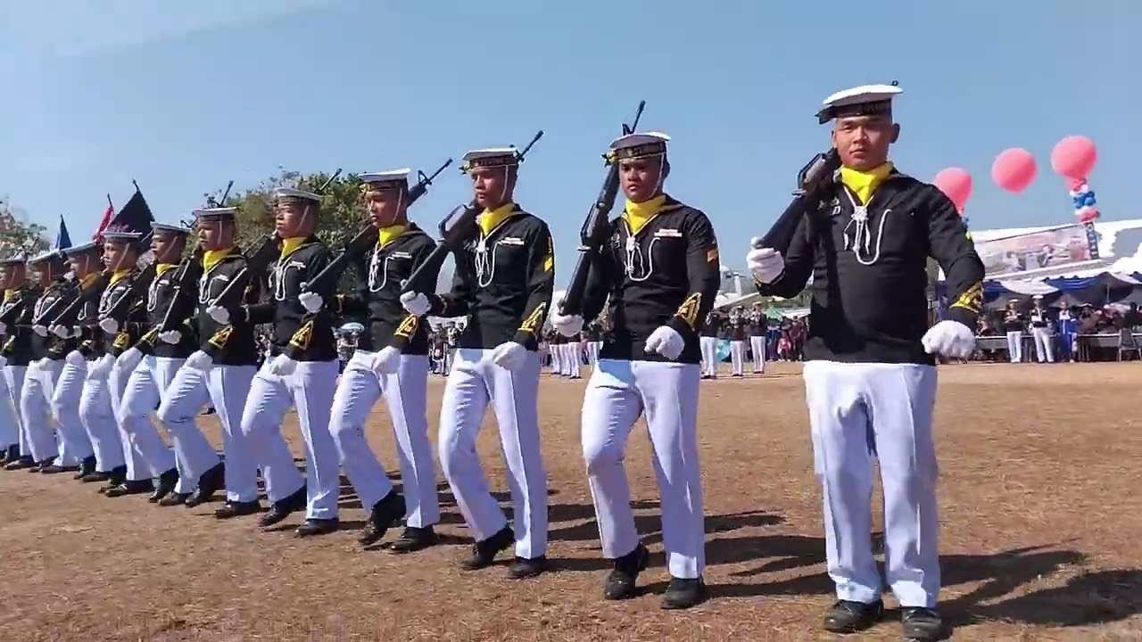 การแสดงประกอบท่าอาวุธตามจังหวะดนตรี(แฟนซีดิล) รร.ชุมพลทหารเรือ