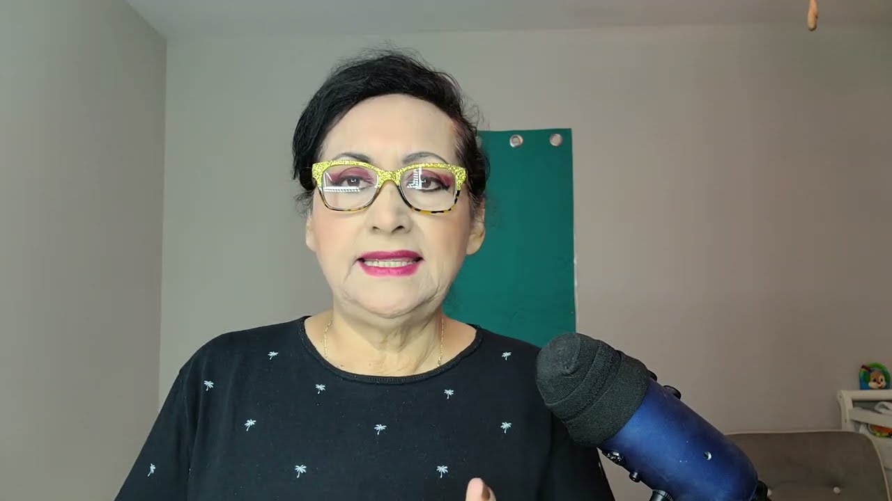 ASMR  Comiendo Pepinos Pequeñitos, con Chile y limón!!
