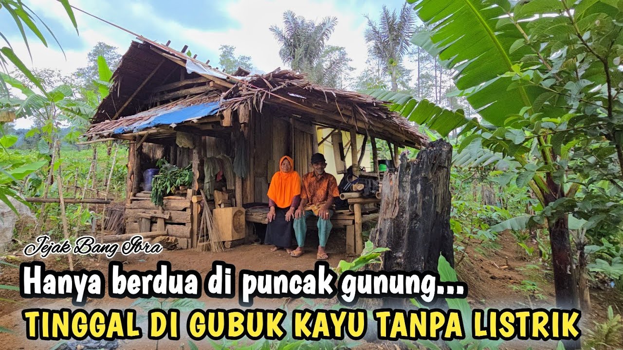 MENGUNJUNGI RUMAH GUBUK SEPASANG LANSIA DI TENGAH HUTAN JAWA BARAT...