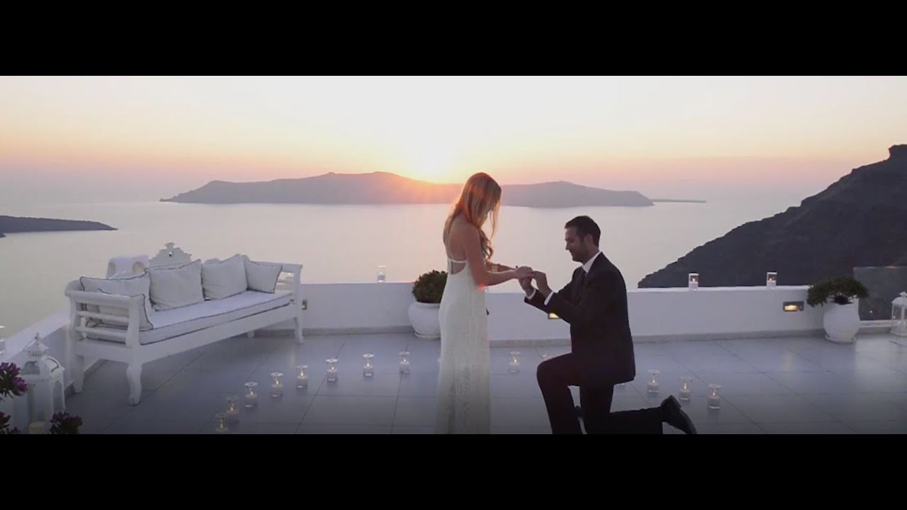 A surprise wedding proposal in Santorini!