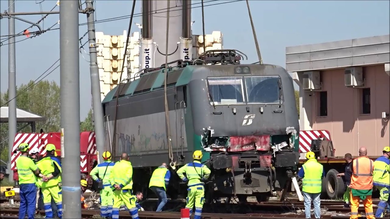 TRENO MERCI DERAGLIA ALLA STAZIONE DI VILLA SELVA (FORLÌ): IL RECUPERO DELLA LOCOMOTIVA CON LA GRU!