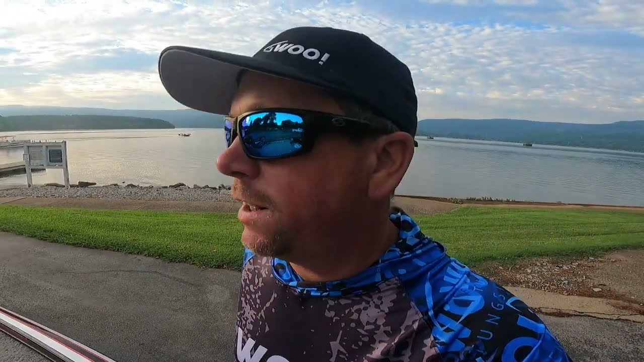 Nickajack Lake Summer bass fishing/no current/100 degrees out!! Caught fish 50ft deep/great day!