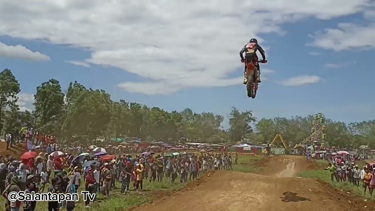 Bornok Mangosong naiwan. vs Stanley nuñeza Motocross competition @Talakag Bukidnon