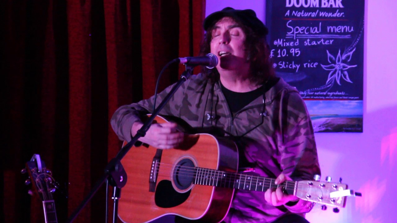 Hollow Horse                   Performed By Ian McNabb And Roy Corkill