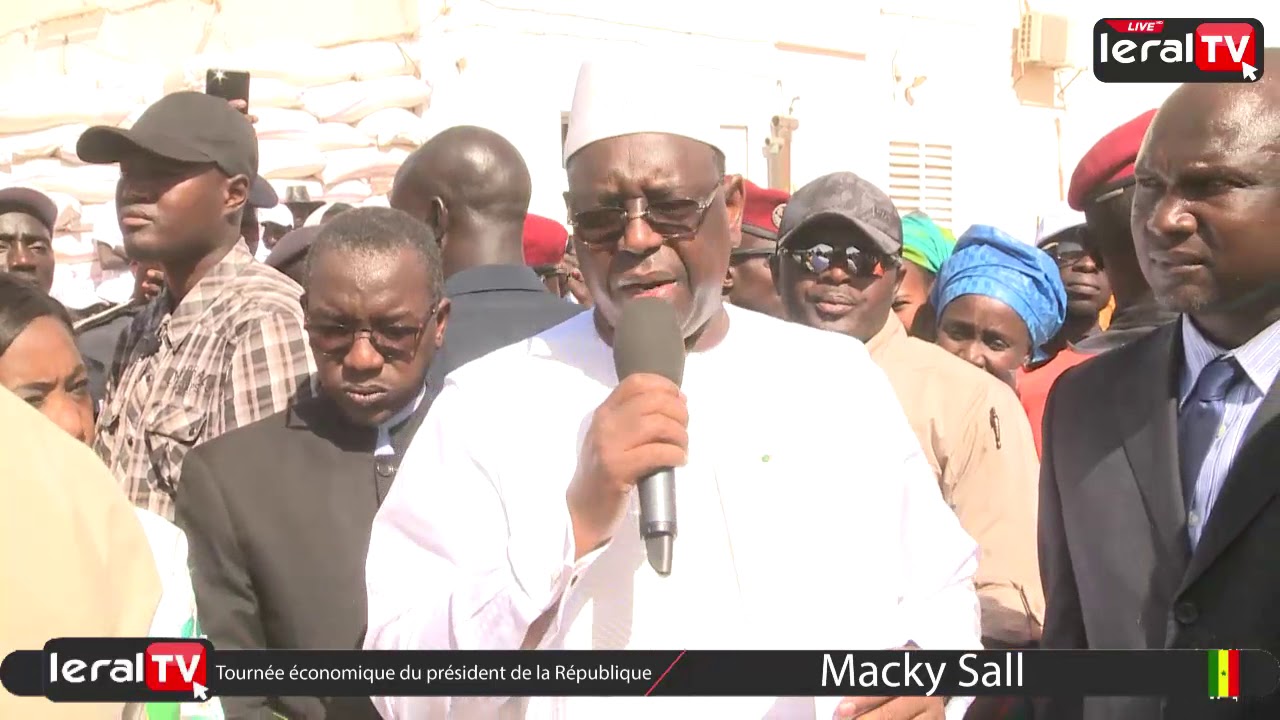 Macky Sall promet un gazon synthétique aux jeunes de Kébémer