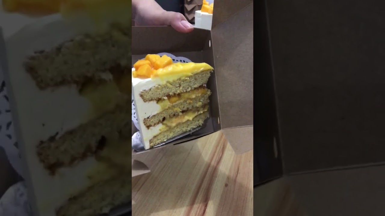 Mango Passionfruit Cake out of fresh mango and fresh passionfruit #swissmeringuebuttercream
