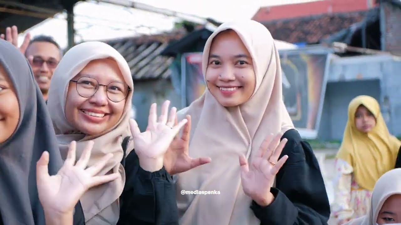 Bagi Takjil || SMP NU Putri Nawa Kartika