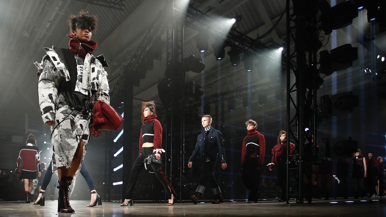 Versus Fashion Show Fall Winter 2017