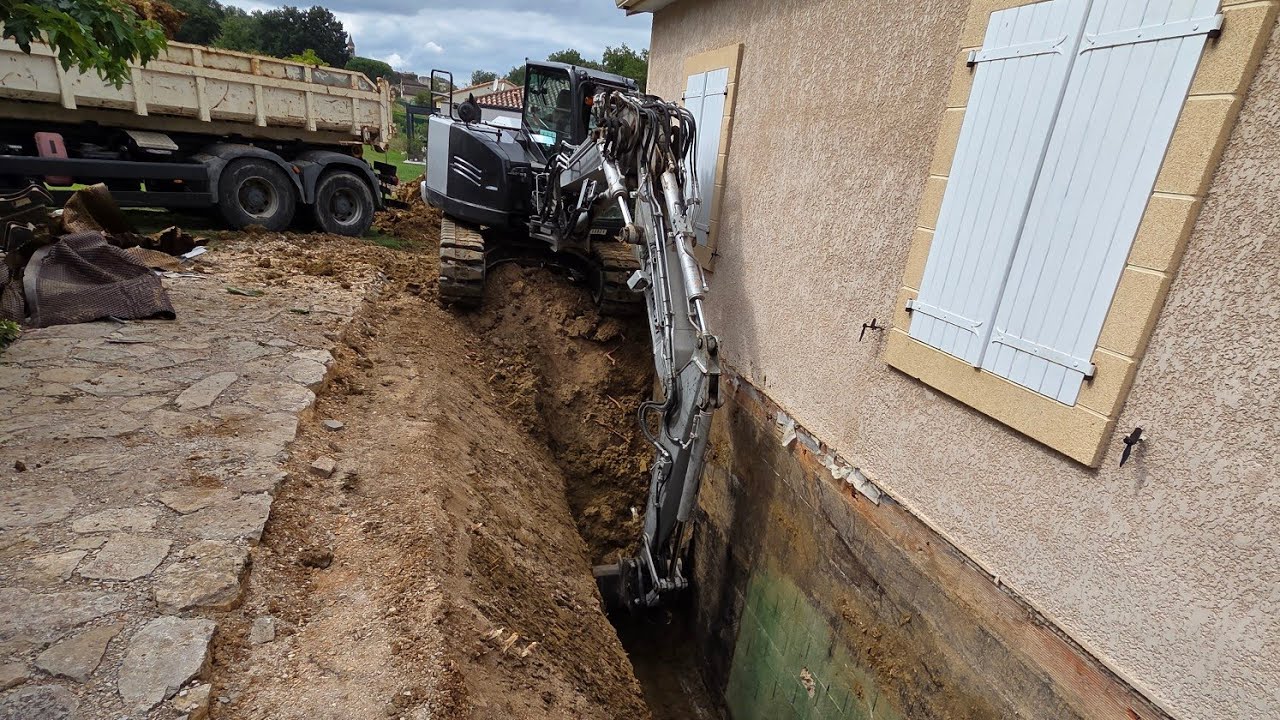 Земляные работы против дома 🏠 🚧