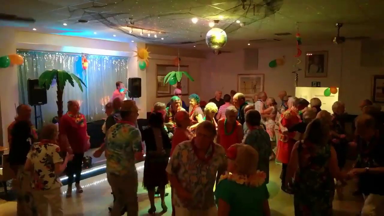 GREAT PARTY atmosphere at  SIDMOUTH - Party Singer SIMON REES performs 'Rivers of Babylon'