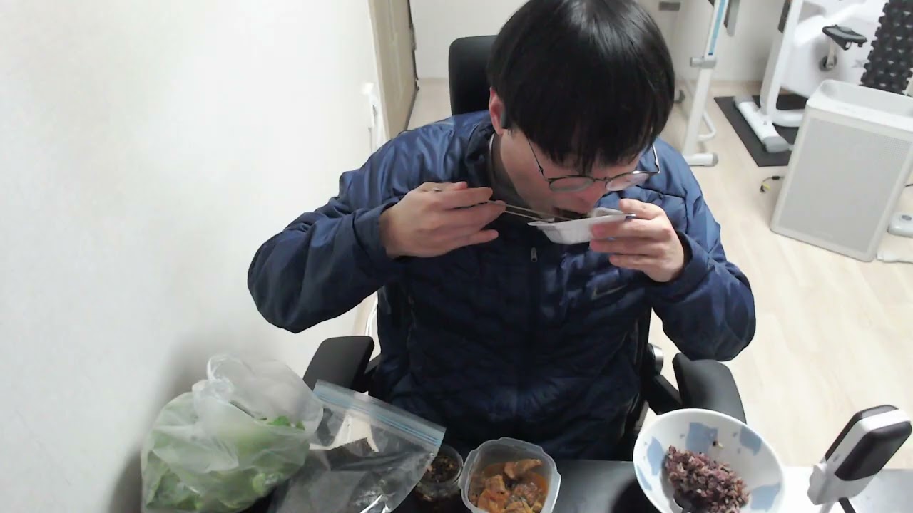 2월 23일 월요일 저녁 밥, 김, 김치찌개, 낫또, 양배추