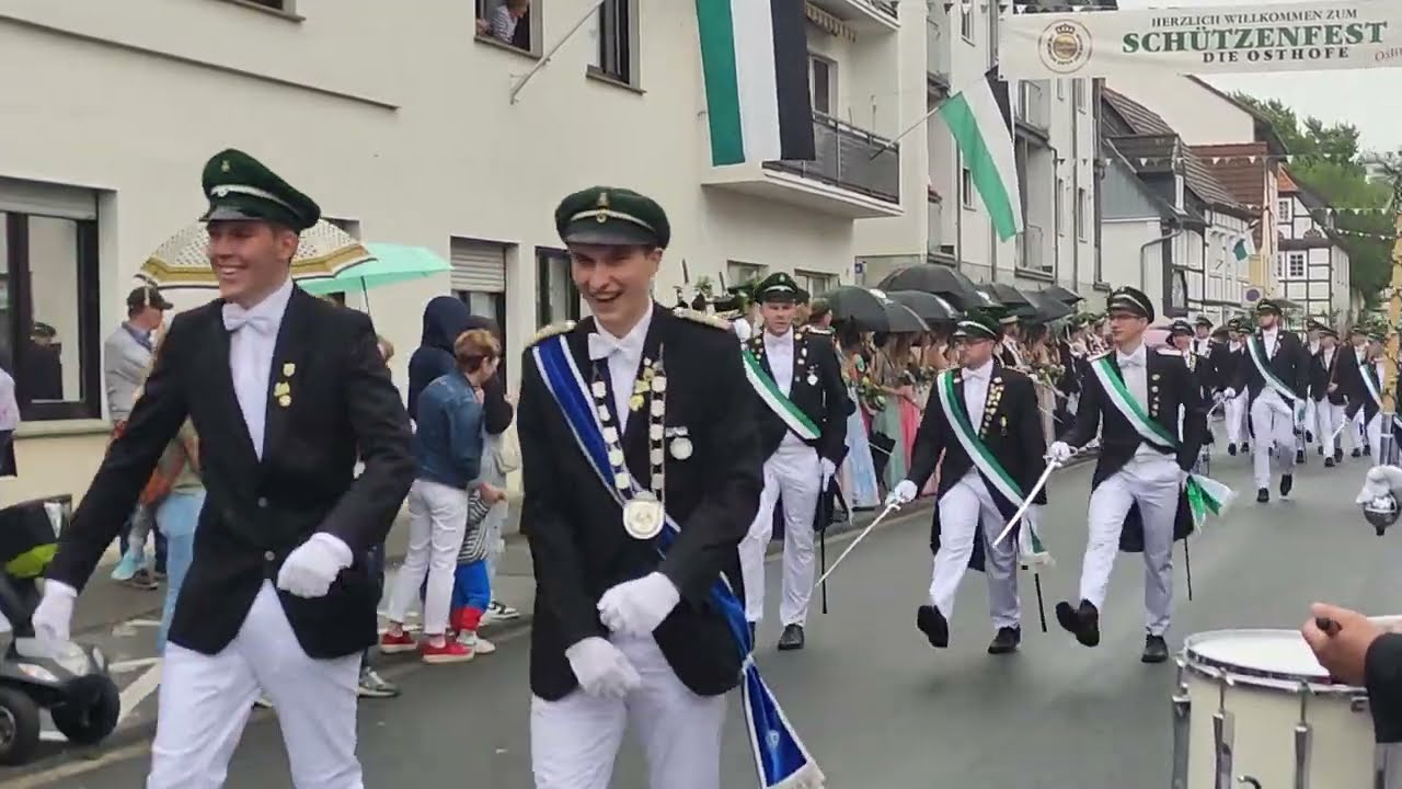 Parademarsch beim Schützenfest 2023 in Geseke