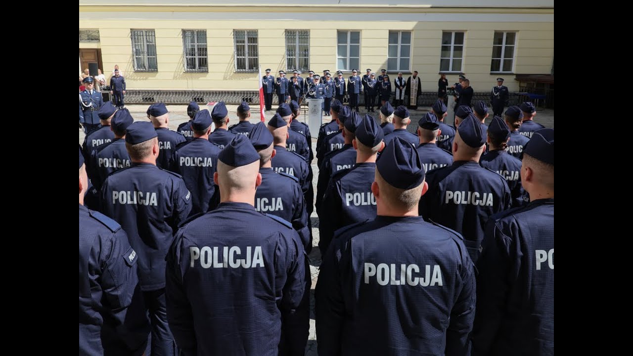 NOWO PRZYJĘCI POLICJANCI ZŁOŻYLI ŚLUBOWANIE - KWIECIEŃ 2025