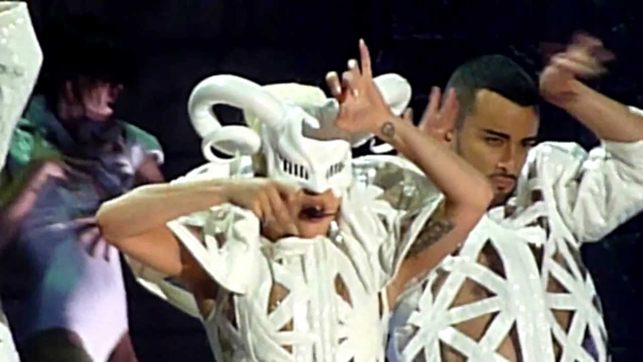 Lady Gaga - Bad Romance (Live - Manchester Arena, UK, 2012)