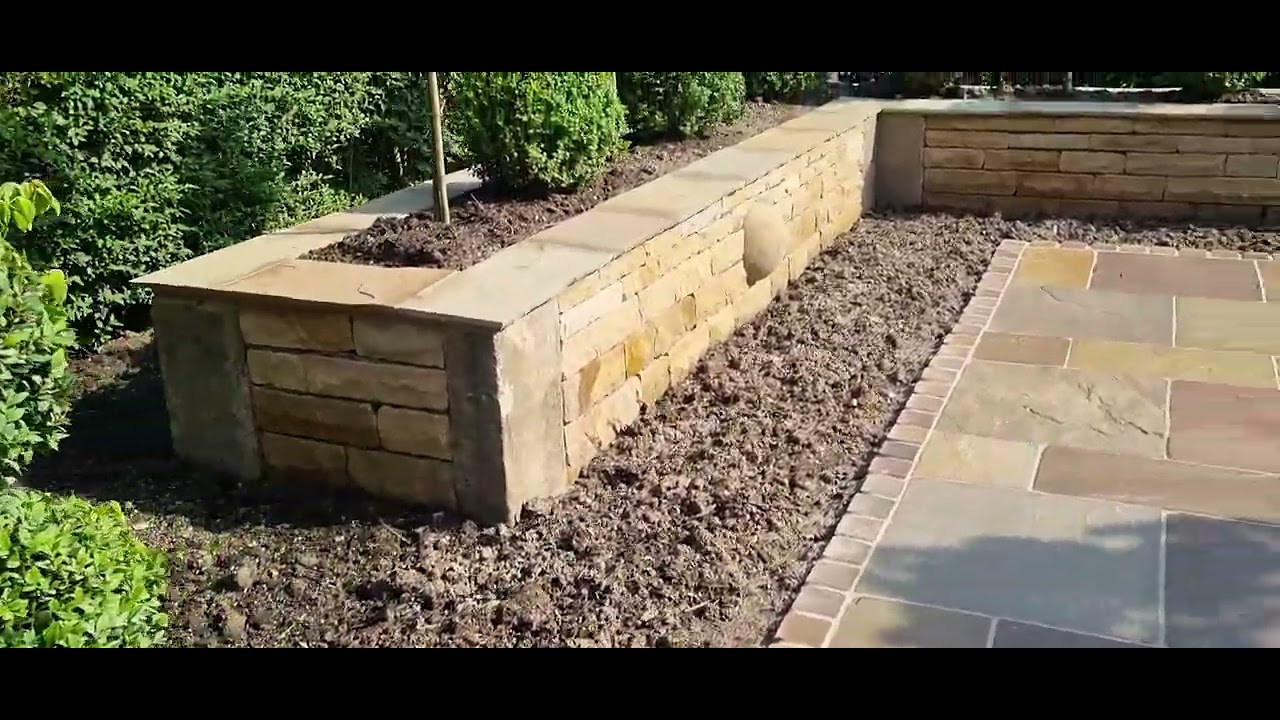 Stone driveway and front garden design 👌 