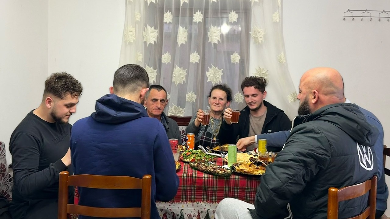 Delicious Iftar Feast 🌙🍗 – Chicken, Byrek & Arabic Sweets with Family