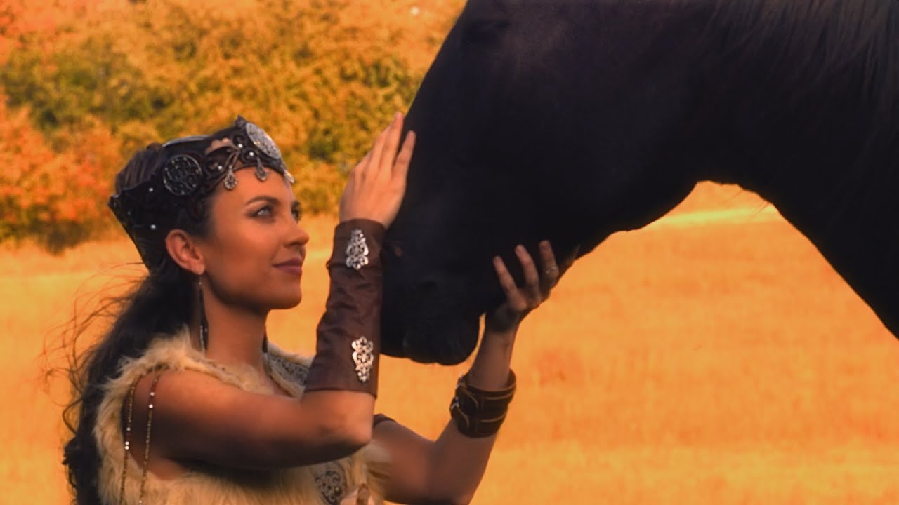 Török Tilla - Ébrengő (Official Music Video)