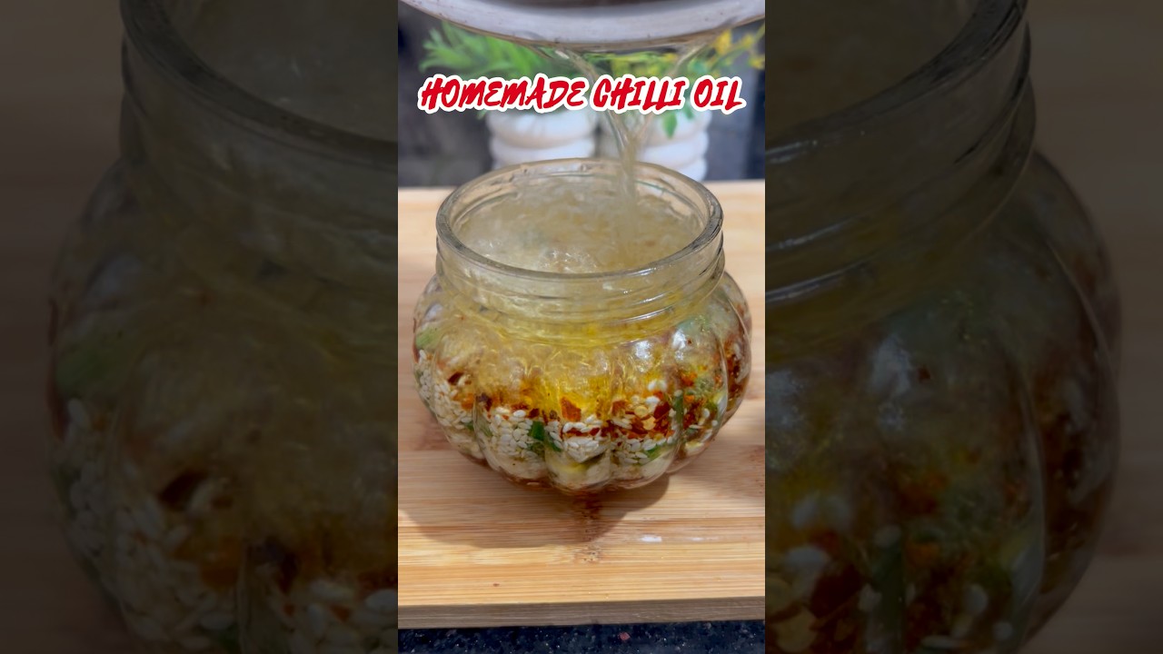 Homemade chilli oil 🌶️ Momos, noodles ya pasta-ek drizzle aur taste next level! 