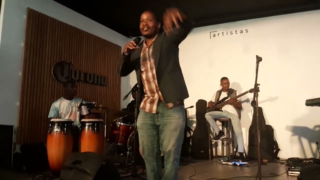 Homenagem ao Swaito Jimmy Dellura na voz ao jam session no Artistas