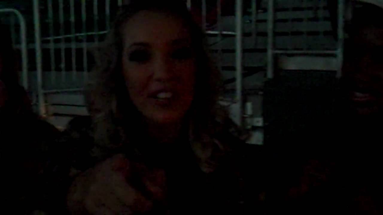 Anahi minutos antes de salir al escenario...