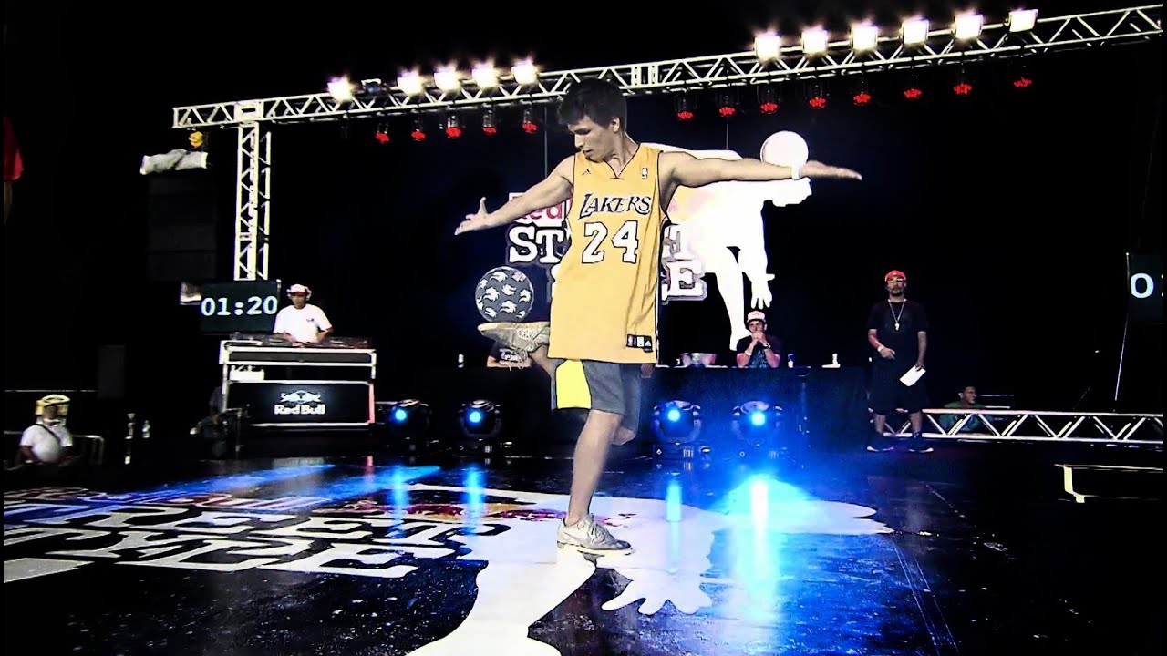 Freestyle Football in Brazil - Red Bull Street Style 2013