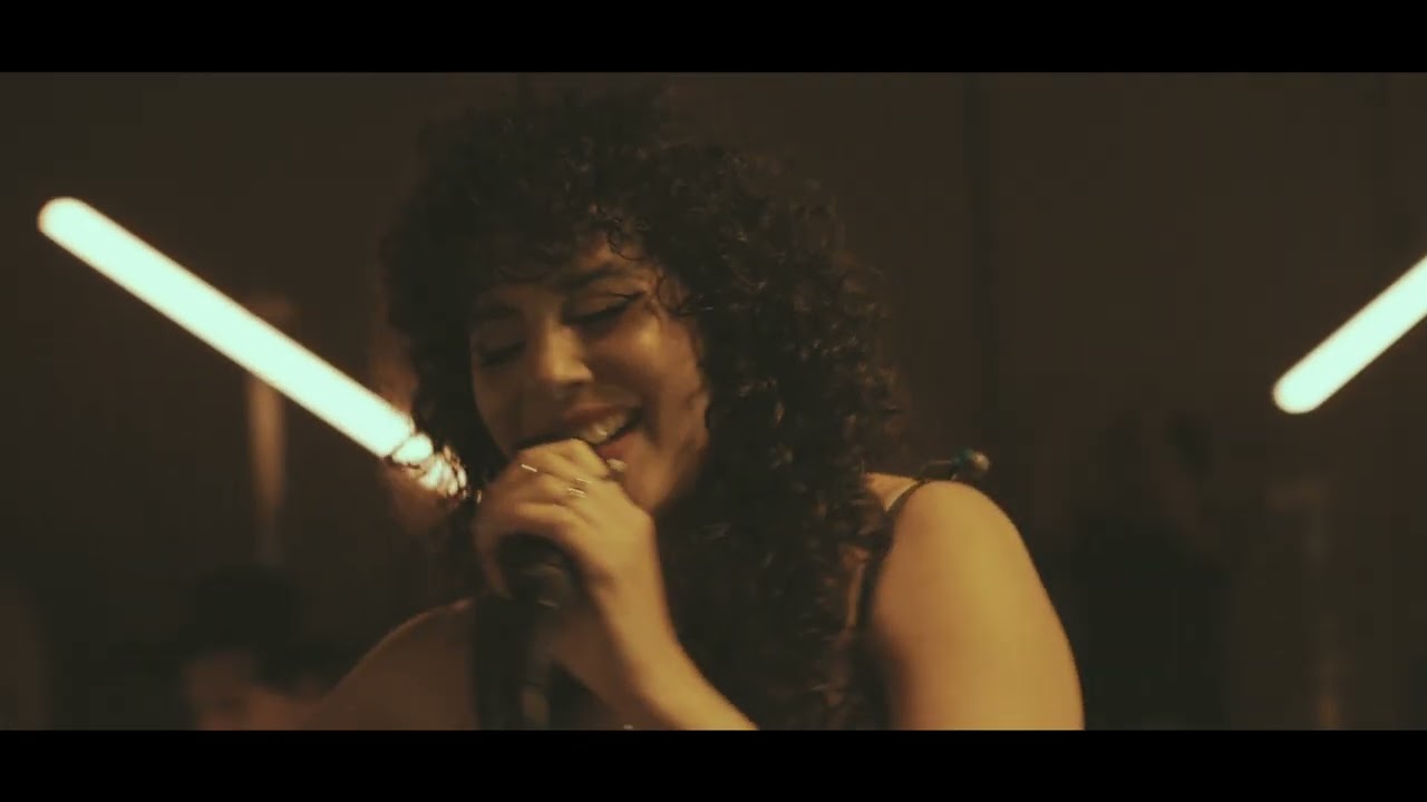 Raquel Sof&iacute;a - Tenemos Historia (Live)