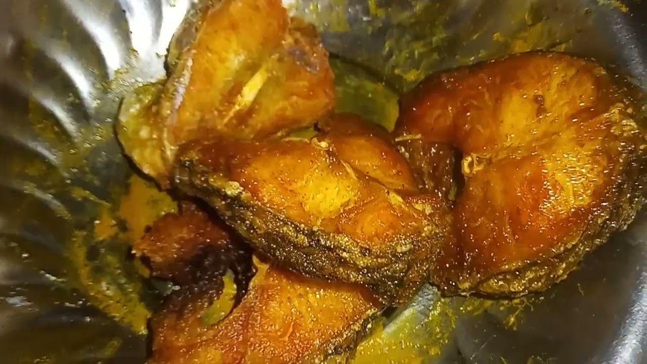 লাউ পাতা দিয়ে সিম বেগুন আলু দিয়ে মজার একটা তরকারি। সহজ একটা কুকিং।