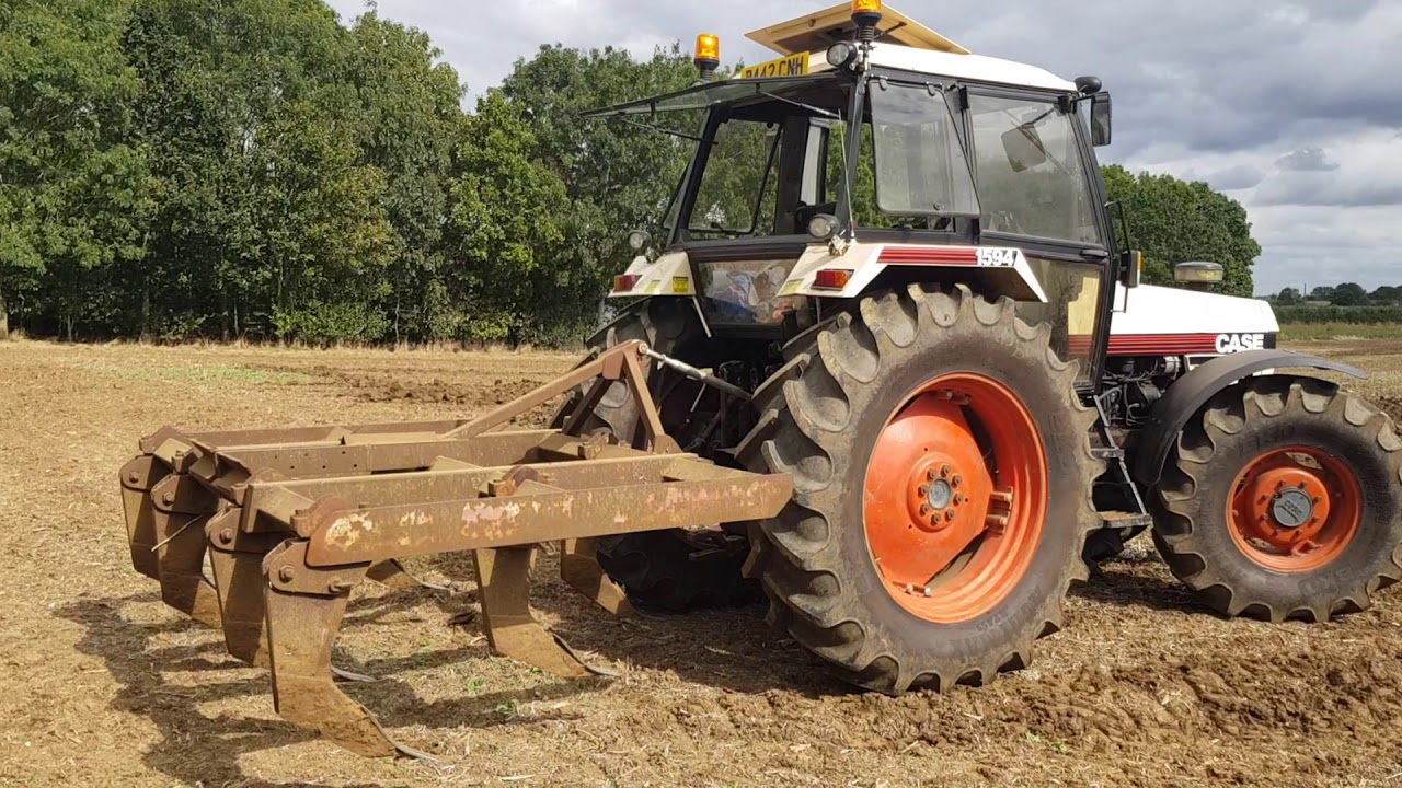 Chesil ploughing with a case 1594