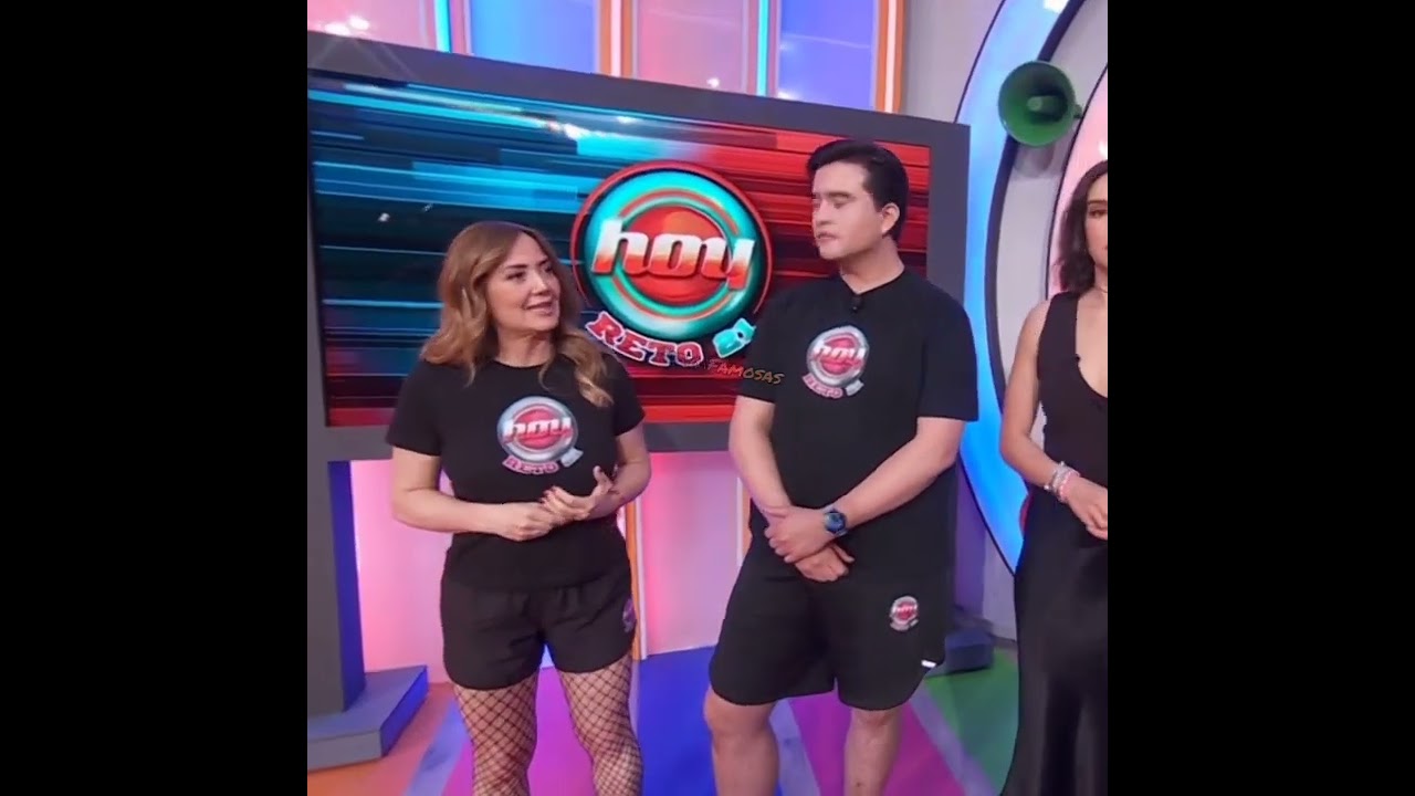 Andrea Legarreta Piernas en Medias de Red