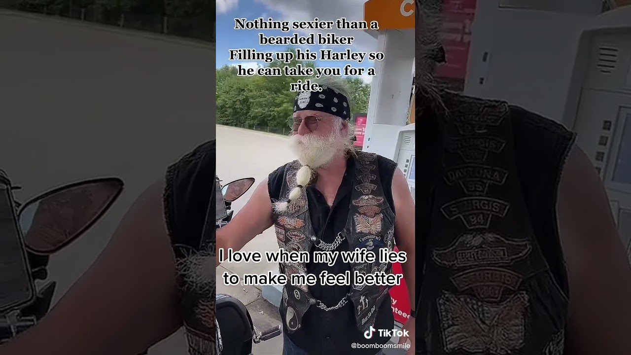 #bikerguru #bikerlife #whitebeard #harleylifestyle #beardlife #bandana #ultraclassic