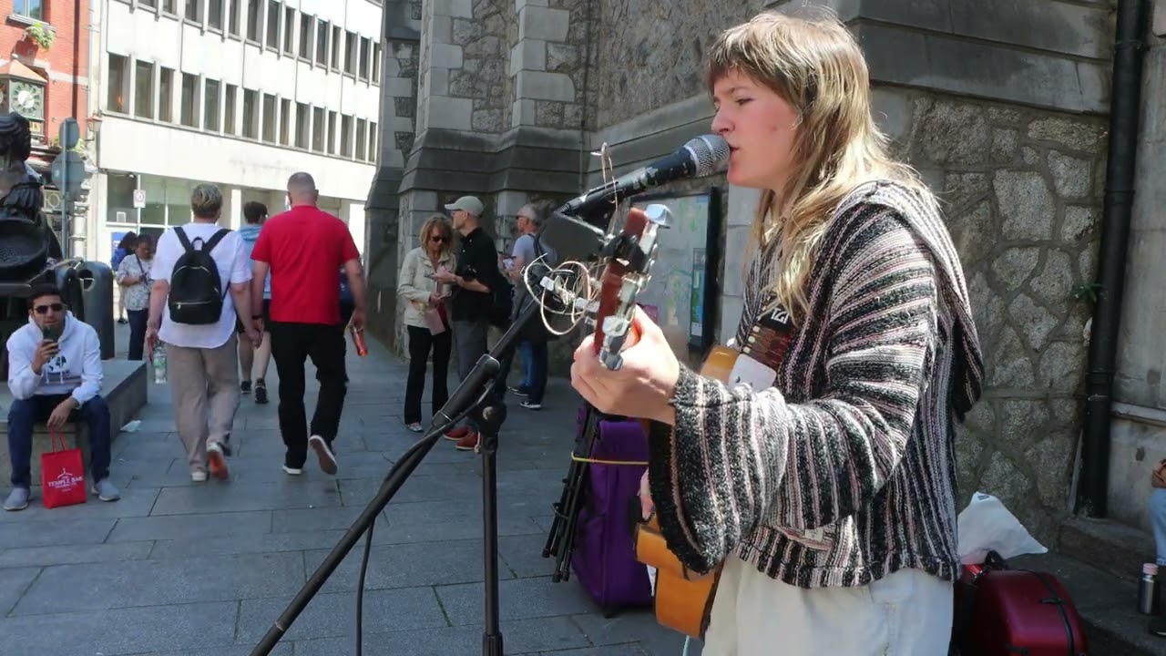 Fake Plastic Trees song by Radiohead Cover by Larabelle from Molly's Dublin always amazing with Lara