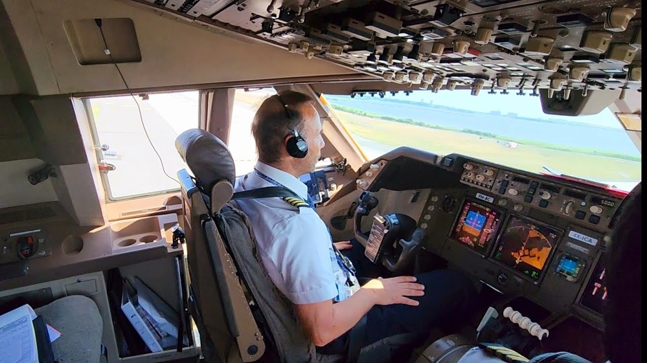 BOEING 747-400 TAKEOFF FROM KENNEDY AIRPORT, NEW YORK.  (Cockpit view)